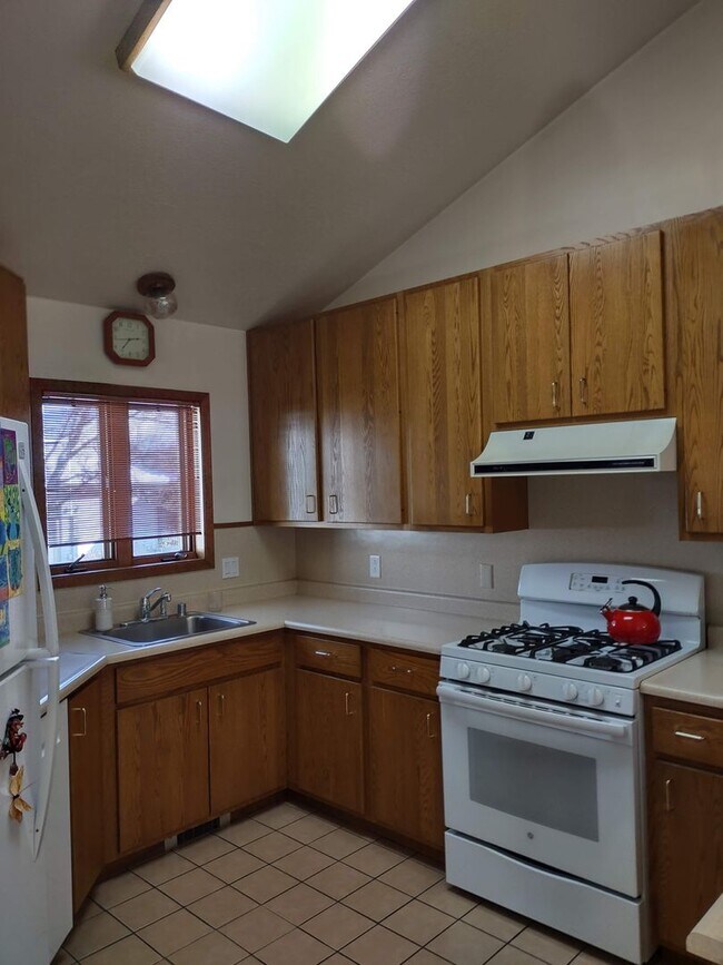 Foto del edificio - Spacious Downtown Townhome Available Now!