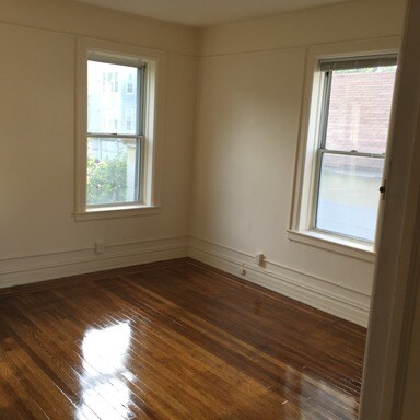 Building Photo - 115 Christie St