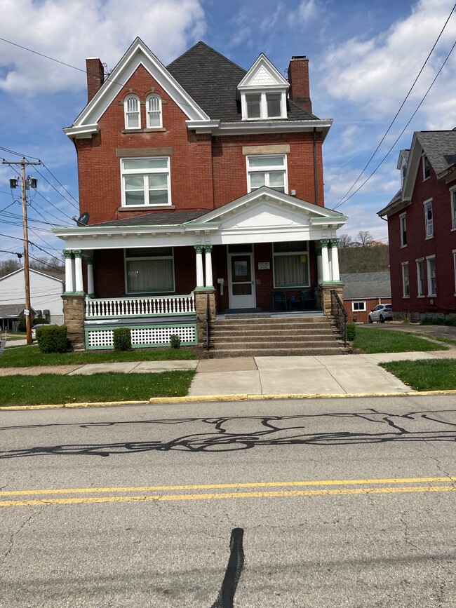 Building Photo - 506 3rd St