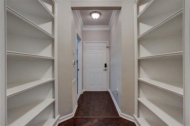 Building Photo - 1850 Cotillion Dr