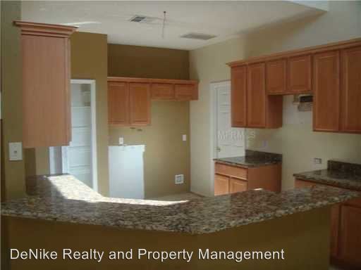 Building Photo - 2425 Willow Tree Ln