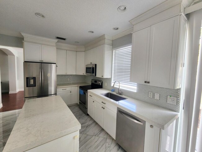 Foto del edificio - 18860 La Costa Ln