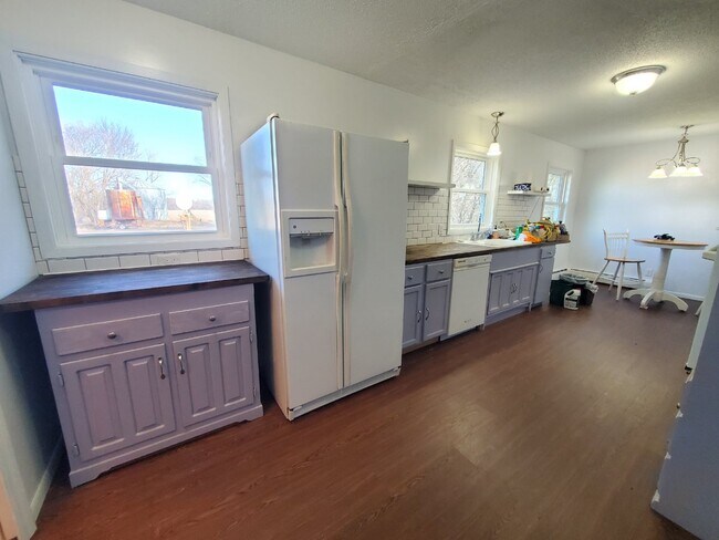 Foto del edificio - 3 BED with 1.5 BATHROOM SINGLE FAMILY HOME...