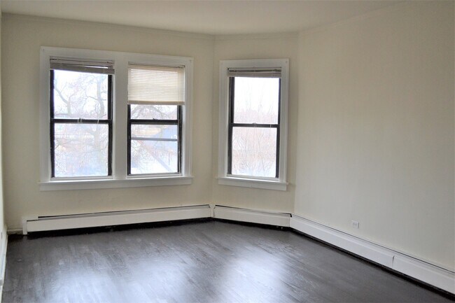 Building Photo - 2948 W Nelson St