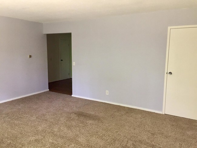 Building Photo - 5615 Goodhue Dr