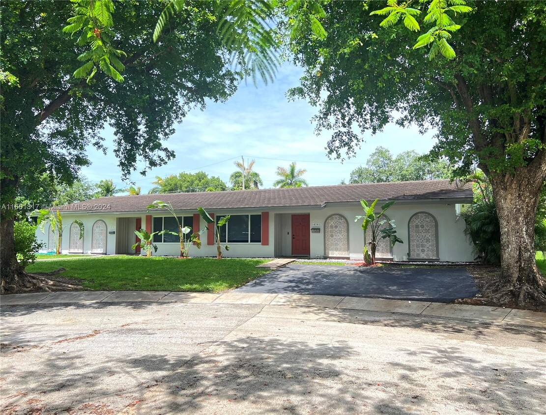 Primary Photo - 10701 SW 77th Ct