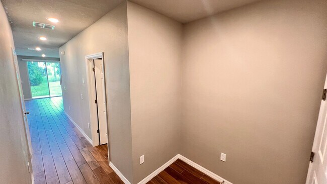 Building Photo - 413 Legacy Lp