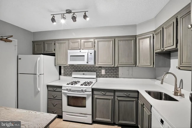 cocina1 - 1300 Army Navy Dr