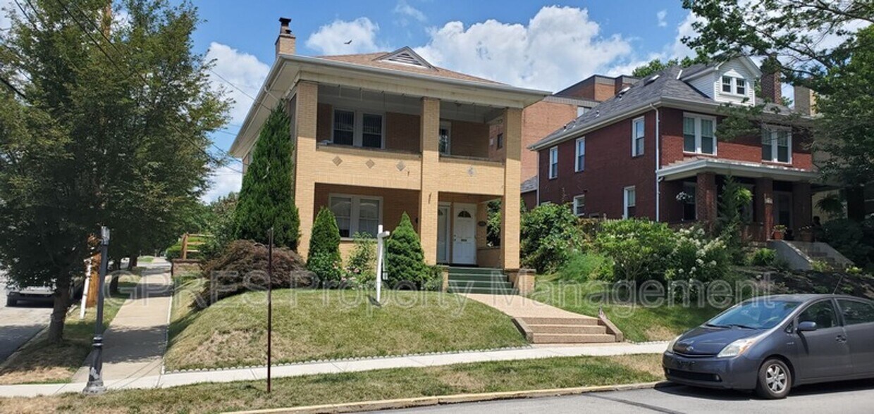 Primary Photo - Beautifully Rehabbed Central Oakmont apart...