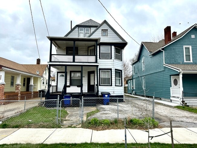 Building Photo - 1851 W 58th St