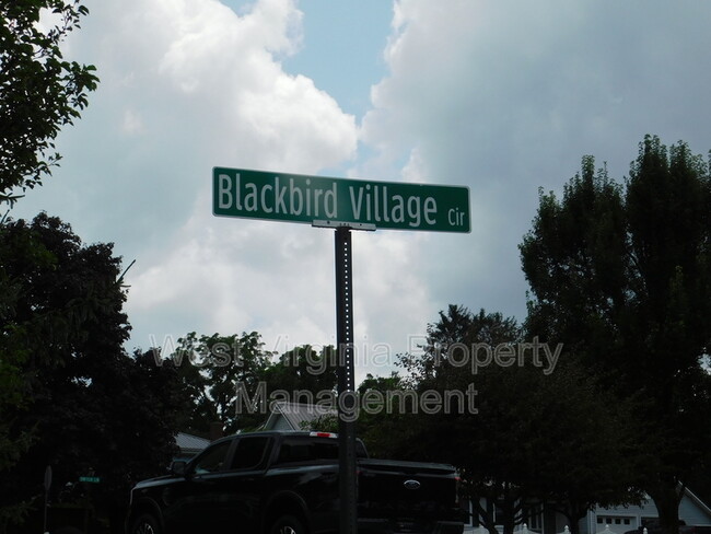 Building Photo - 198 Blackbird Village Cir