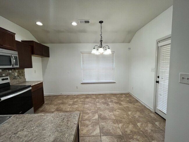 Building Photo - Renovated 3 Bedroom 2 Bath Home with Bonus...