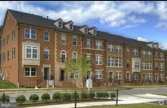 Building Photo - 120 Community Center Ave