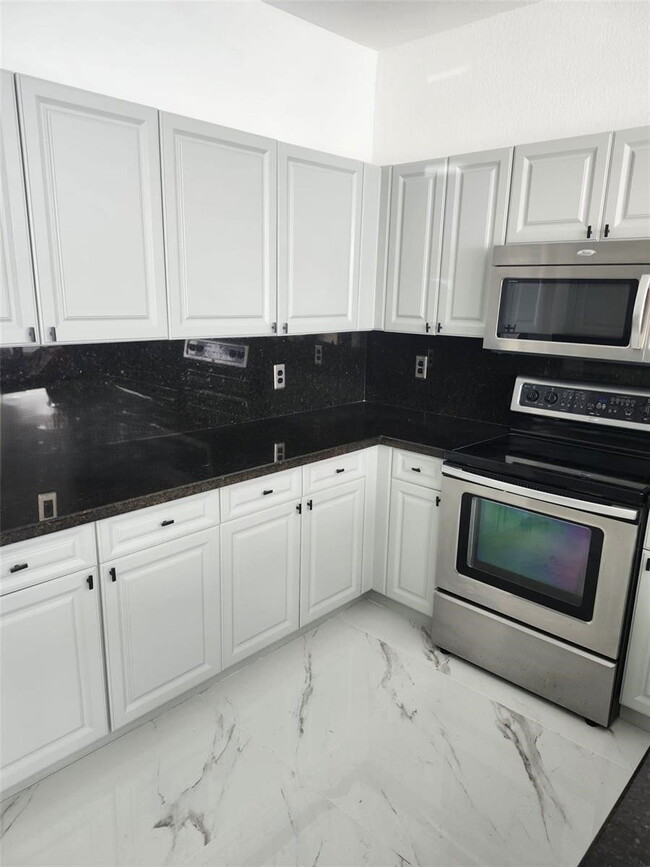 Foto del edificio - 8465 NW 108th Path