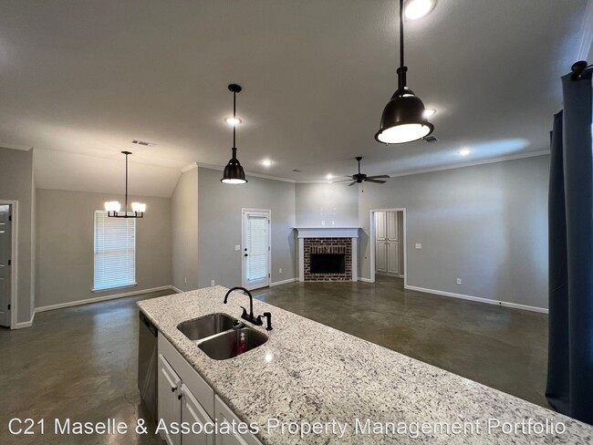 Building Photo - 3 br, 2 bath House - 927 Filmore Dr.