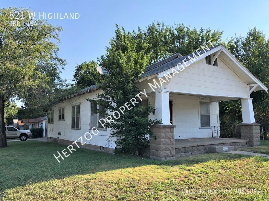 Primary Photo - Large 3 Bedroom!