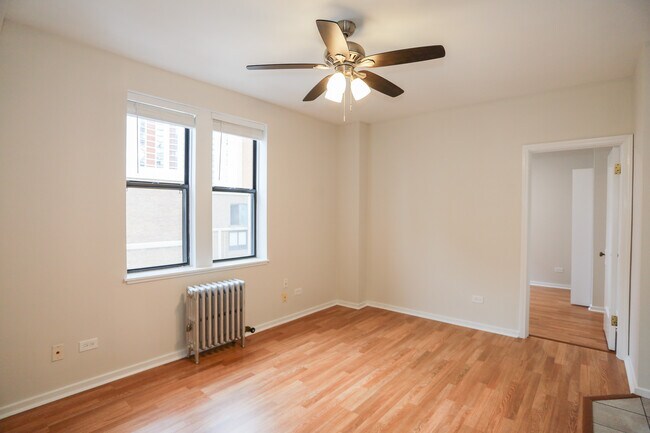 Foto del edificio - 6157 N Kenmore Ave
