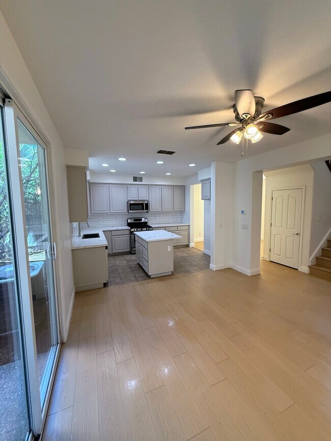 Building Photo - 5424 Knotty Pine Way