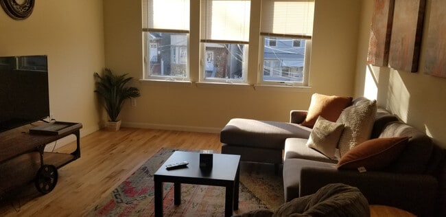 Building Photo - Beautiful and Spacious First Floor/Apt #1