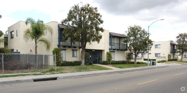 Building Photo - 732 E Lexington Ave