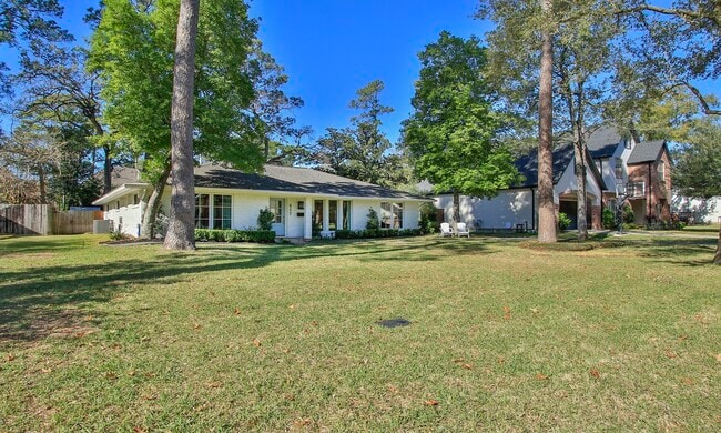 Building Photo - 827 St George Ln