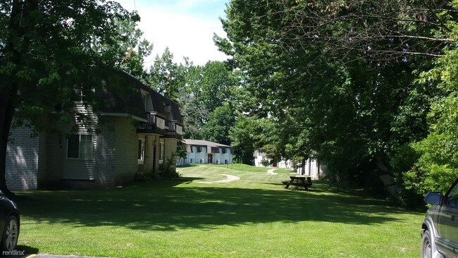 Building Photo - 2163 N Center Rd