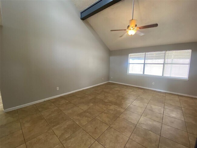 Building Photo - 943 Sterling Green Dr S