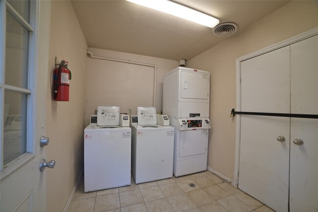 Foto del edificio - 803 W 28th St