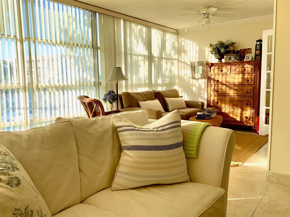 Foto principal - 801 Three Islands Boulevard