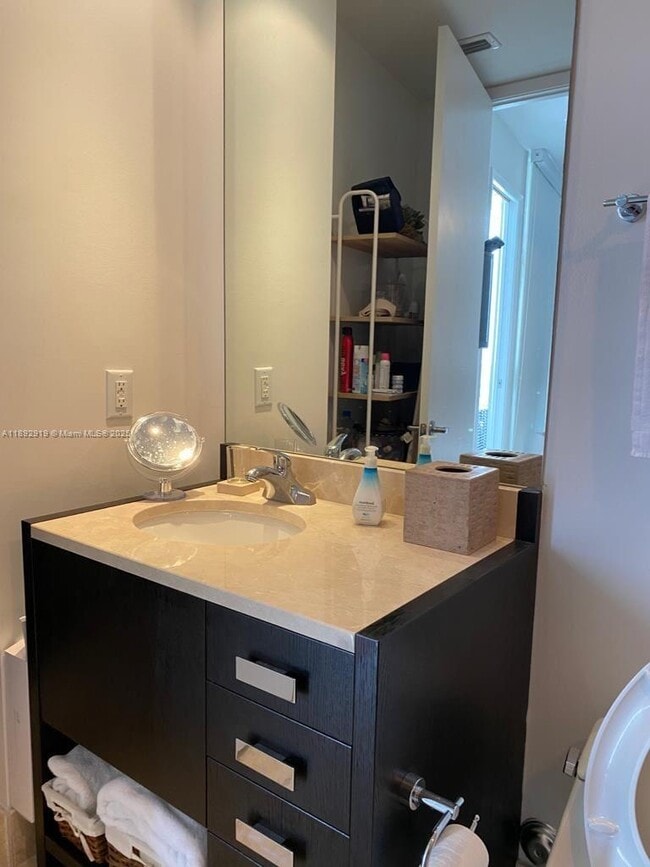 Foto del edificio - 18201 Collins Ave