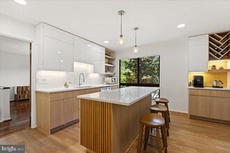 Building Photo - 9411 Fernwood Rd