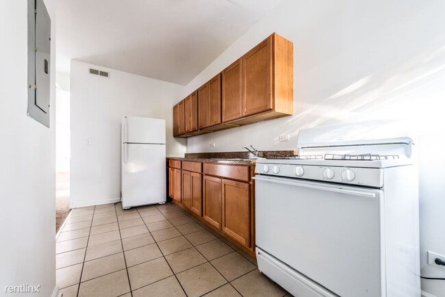 Building Photo - 3 br, 1 bath Apartment - 423 N Central Ave