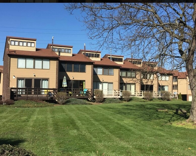 2111 Penguin Ave Unit 2111, Coventry Township, OH 44319 Condo for