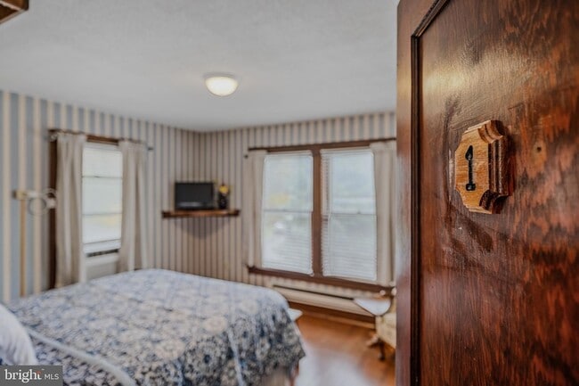 Building Photo - 184 Wilkes St