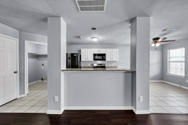 Foto del edificio - 7811 Holly Berry Ct