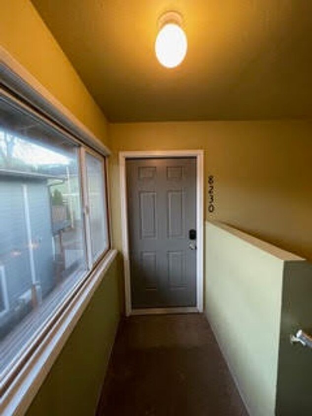 Primary Photo - Comfortable 2-bed/1-bath upper apt in Cath...