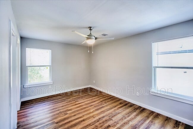 Building Photo - 8639 Sunderland Rd