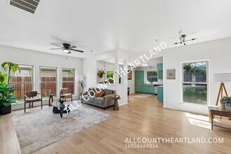Building Photo - 17116 Sunny Hollow Rd