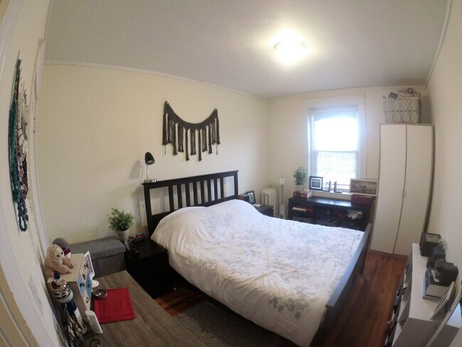 Foto del edificio - Charming 1 Bedroom-Broker Fee