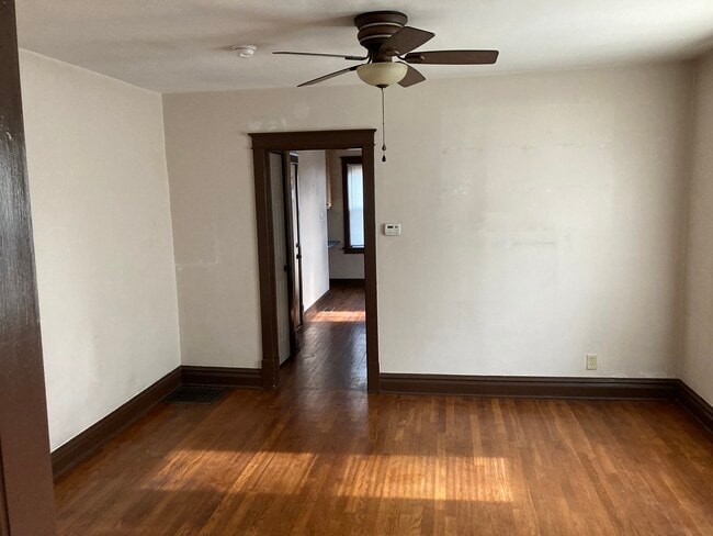 Front Room Thru Unit - 98 Sandau Ave