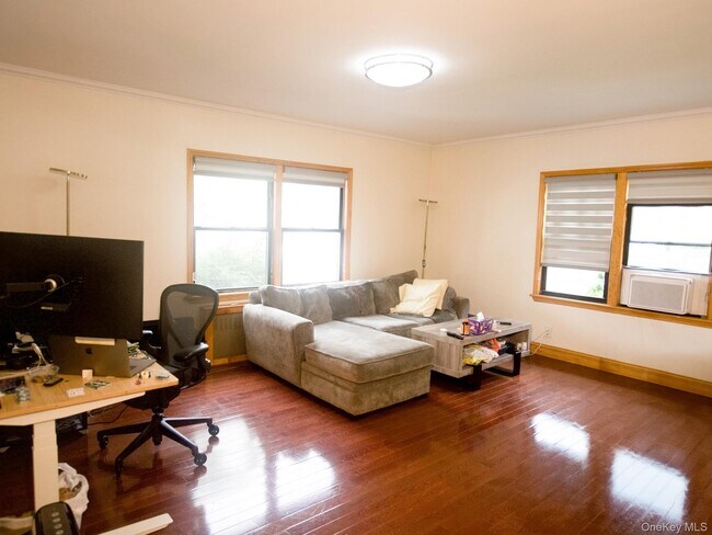 Foto del edificio - 209-20 42nd Ave