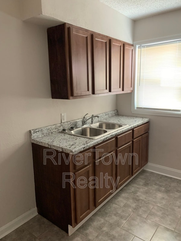 Building Photo - 3577 Tutwiler Ave