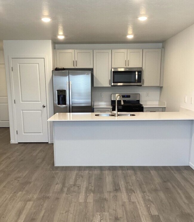 Foto del edificio - 543 May Dr