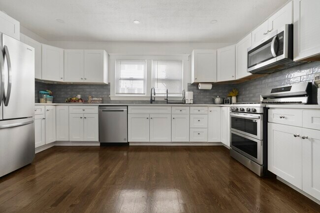 Foto del edificio - 374 Ashley Blvd