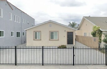 Building Photo - 846 W 54th St