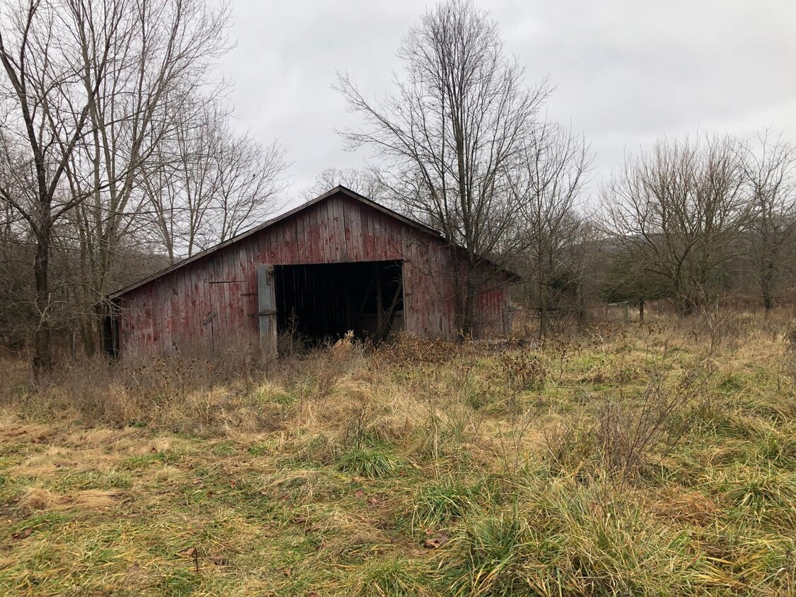 Building Photo - BISMARCK - 2 bedroom with horse barn & mac...