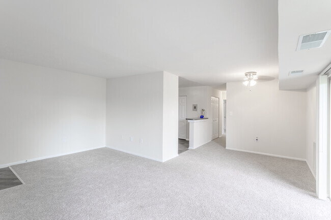 2 BR, 1 BA - 885 SF - Lansdowne Village Apartments