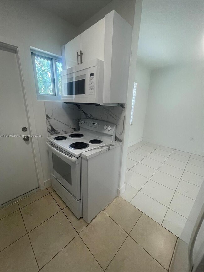 Foto del edificio - 553 SW 7th St