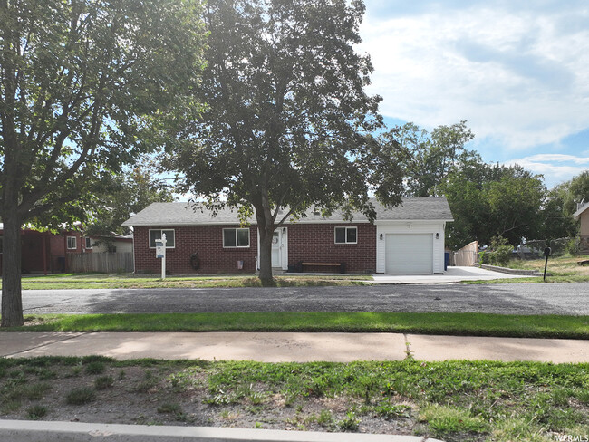 Building Photo - 265 Iowa Ave