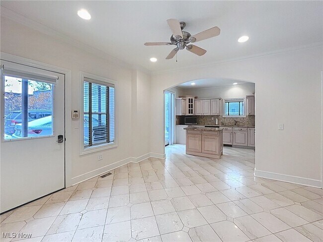 Building Photo - 2033 Fairview Ave